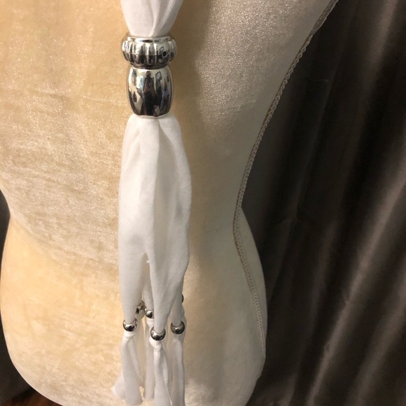 White scarf with adjustable beads - Picture 2 of 3